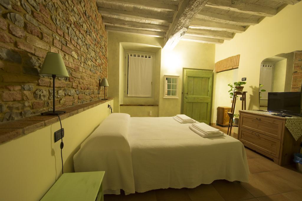 Agriturismo Arte Contadina Fiorenzuola dʼArda Δωμάτιο φωτογραφία