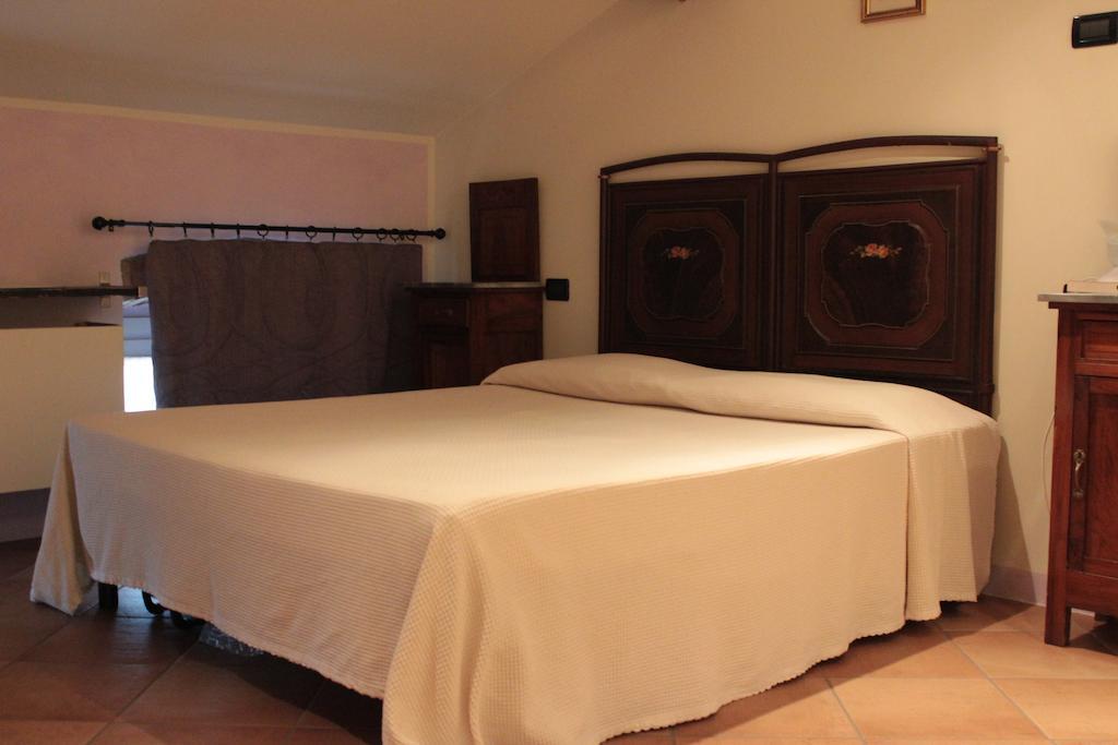 Agriturismo Arte Contadina Fiorenzuola dʼArda Δωμάτιο φωτογραφία